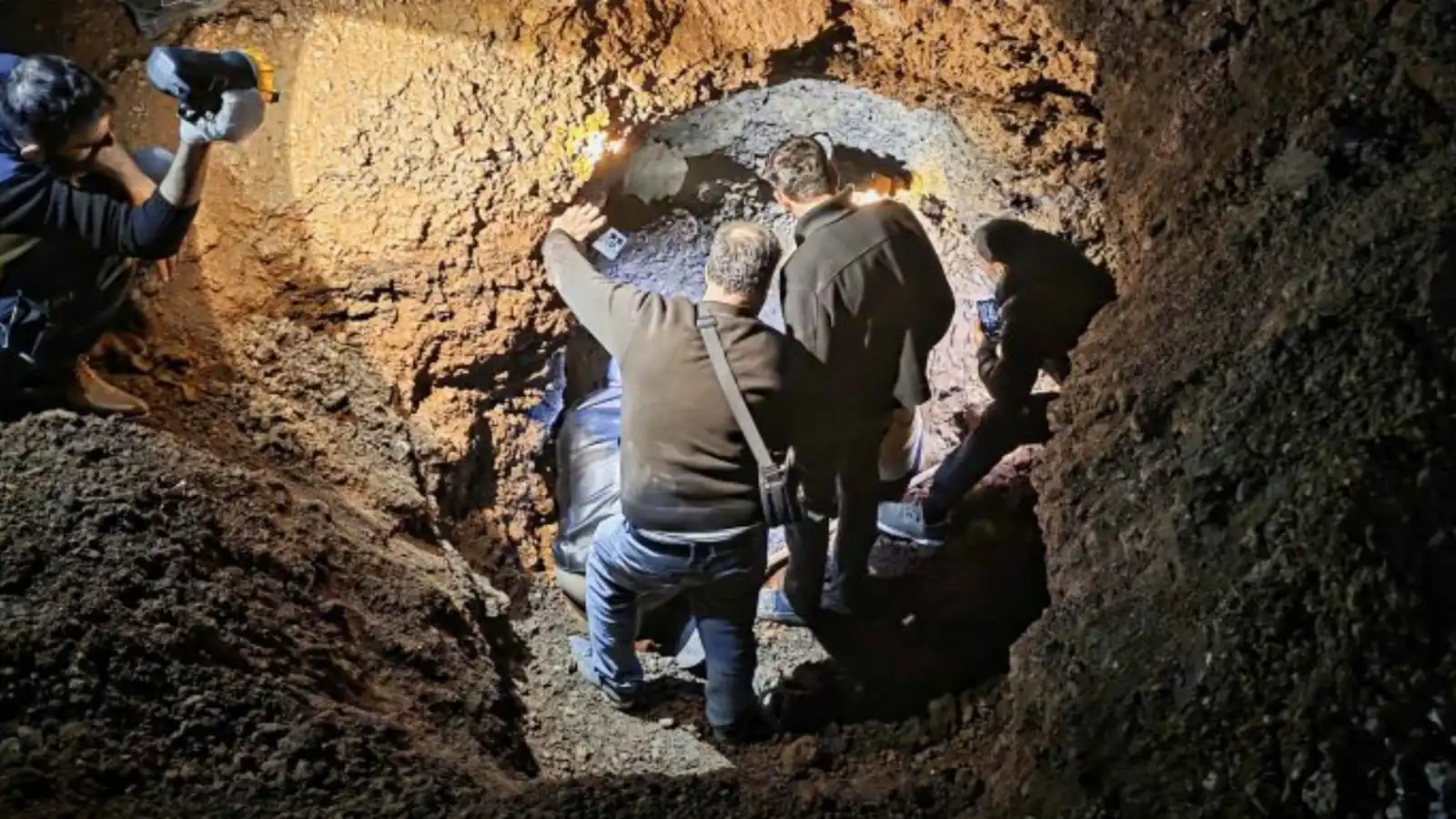 ما حقيقة العثور على مغارة ذهب في درعا السورية؟‎