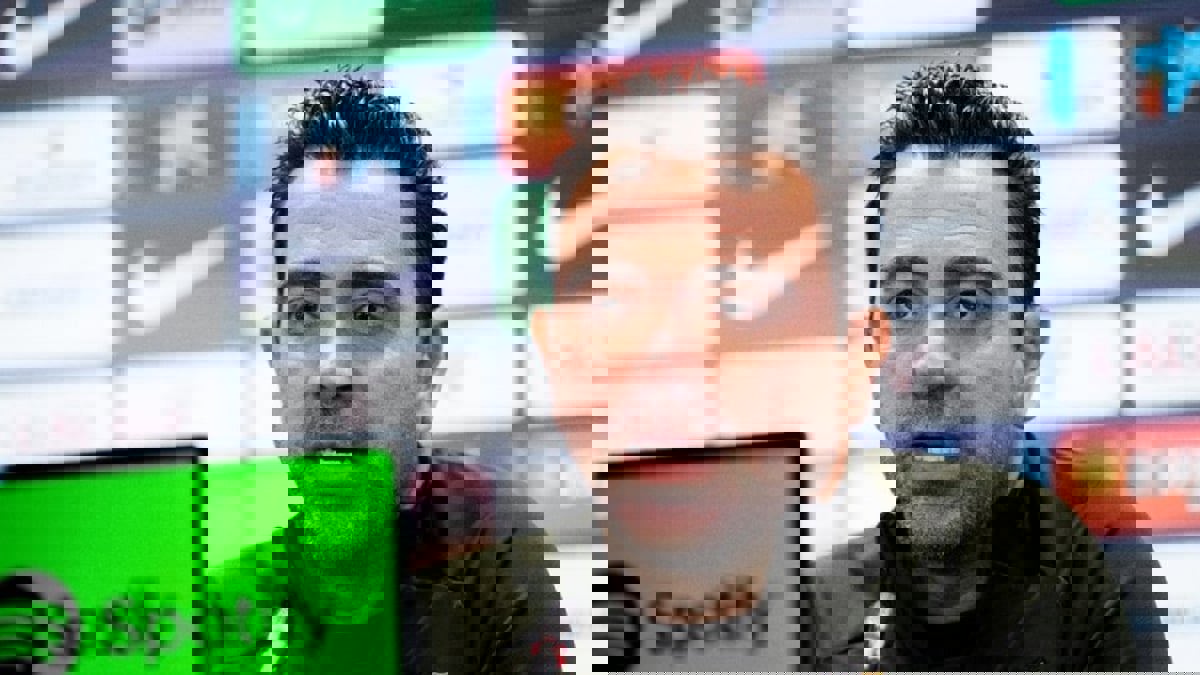 تشافي يفسر خسارة إنييستا الكرة الذهبية 2010 لصالح ميسي