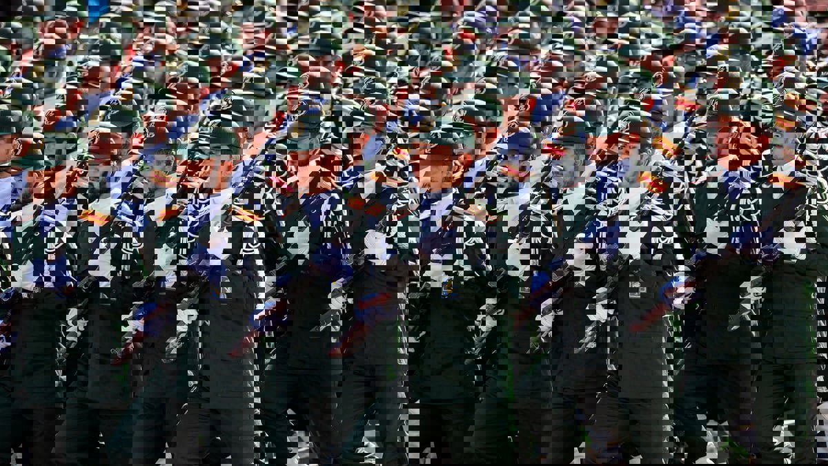 "ناشيونال إنترست": رفع صفة الإرهاب عن الحرس الثوري الإيراني خطوة حمقاء