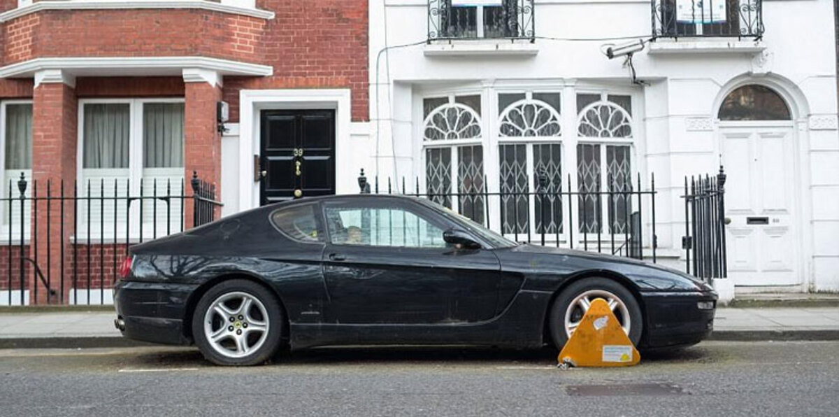 "فيراري" متوقفة في شوارع لندن منذ عامين.. تعرّف على السبب (صور)