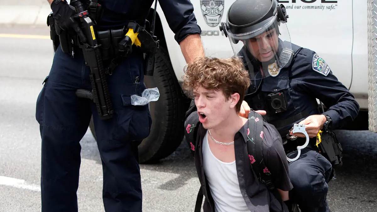 مينيسوتا تنشر مزيدا من القوات لمواجهة أعمال العنف.. وترامب يهدد