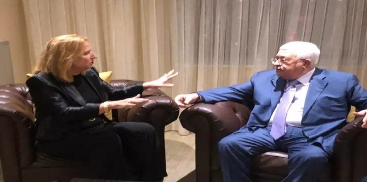 وزير إسرائيلي وصفه بـ"لقاء مهين".. ليفني تلتقي عباس وتطالبه بإنهاء مقاطعة أمريكا