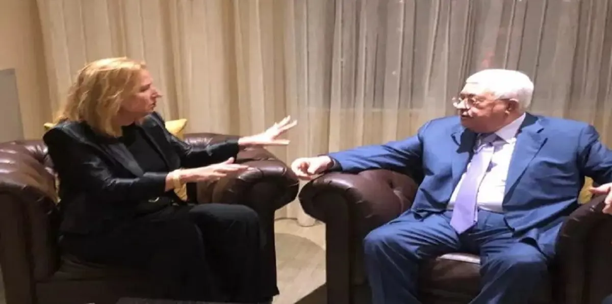 وزير إسرائيلي وصفه بـ"لقاء مهين".. ليفني تلتقي عباس وتطالبه بإنهاء مقاطعة أمريكا