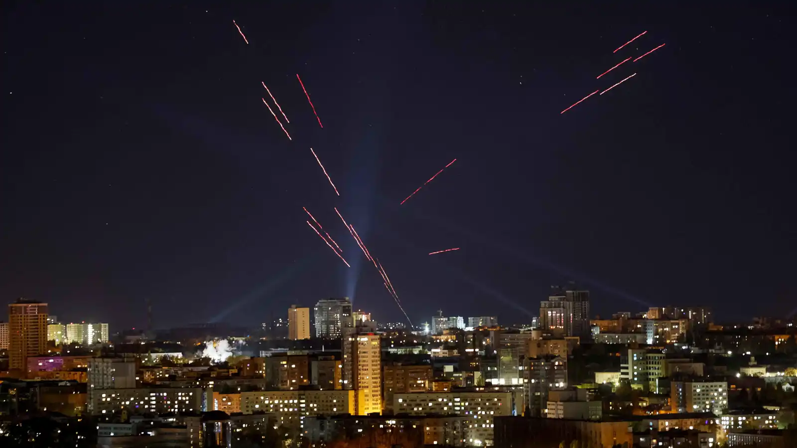 انفجارات تهز  سماء كييف والسلطات تعلن حالة الإنذار