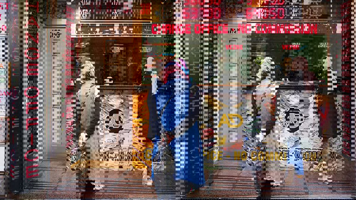 الليرة التركية تسجل تراجعا قياسيا.. واحتياطيات البنك المركزي دون الصفر