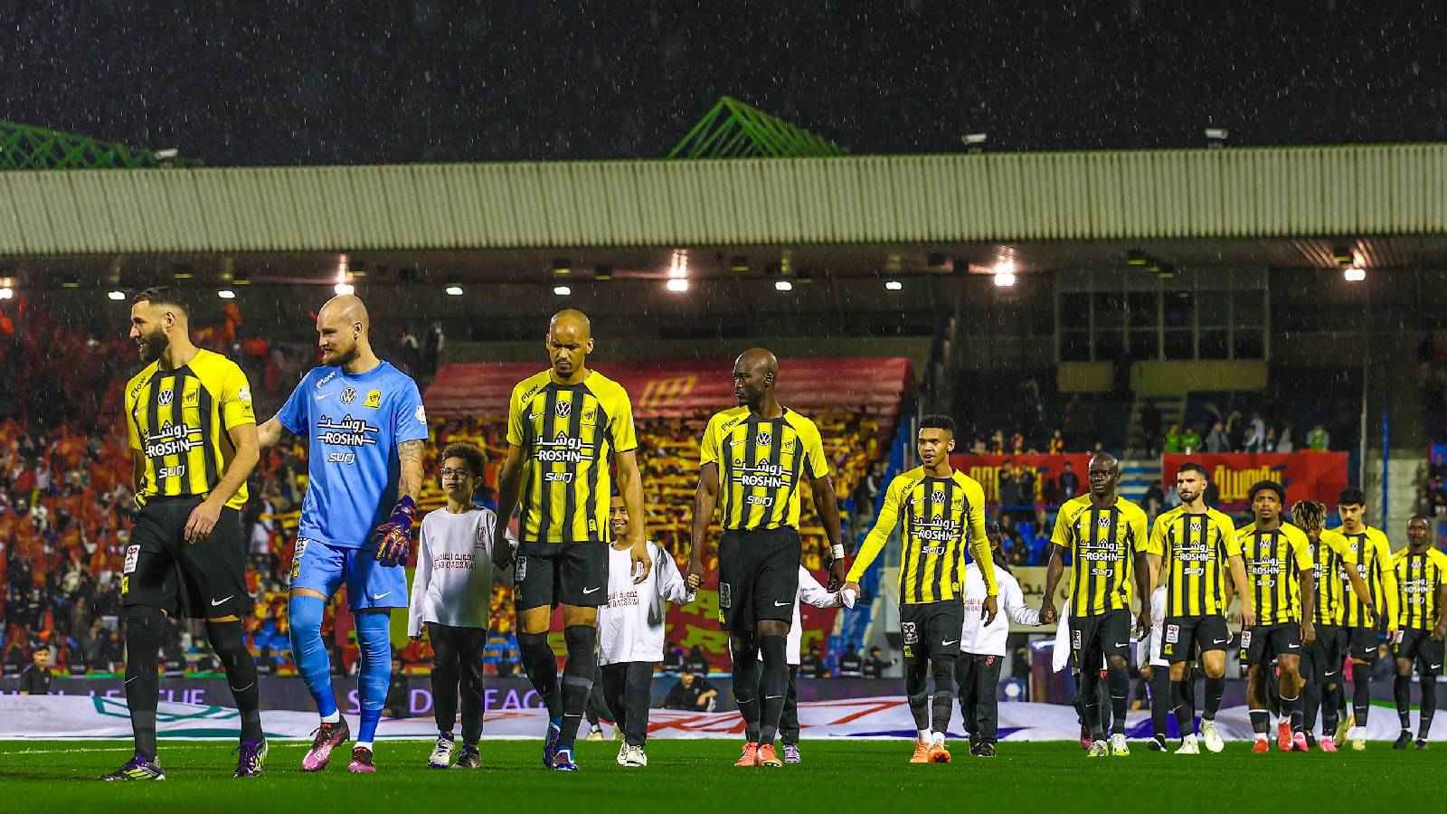 شبح الـ16 نقطة.. هل يفرط الاتحاد السعودي في أسهل دوري ممكن؟