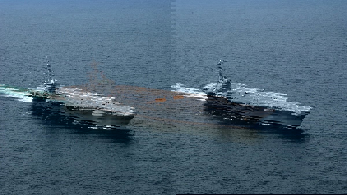 أمريكا تمدد مهمة حاملة طائرات بعد هجوم في سوريا