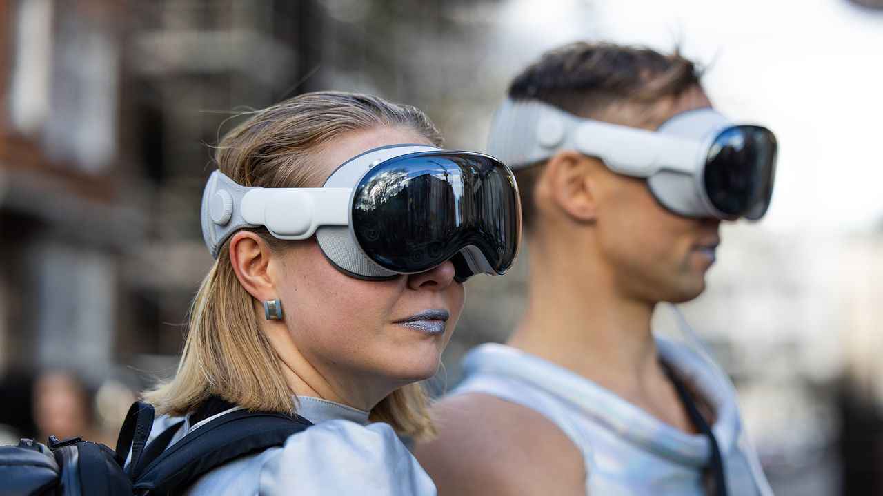 بنسخة رخيصة ومتطورة.. أبل تراهن من جديد على نظارات  Vision Pro 2