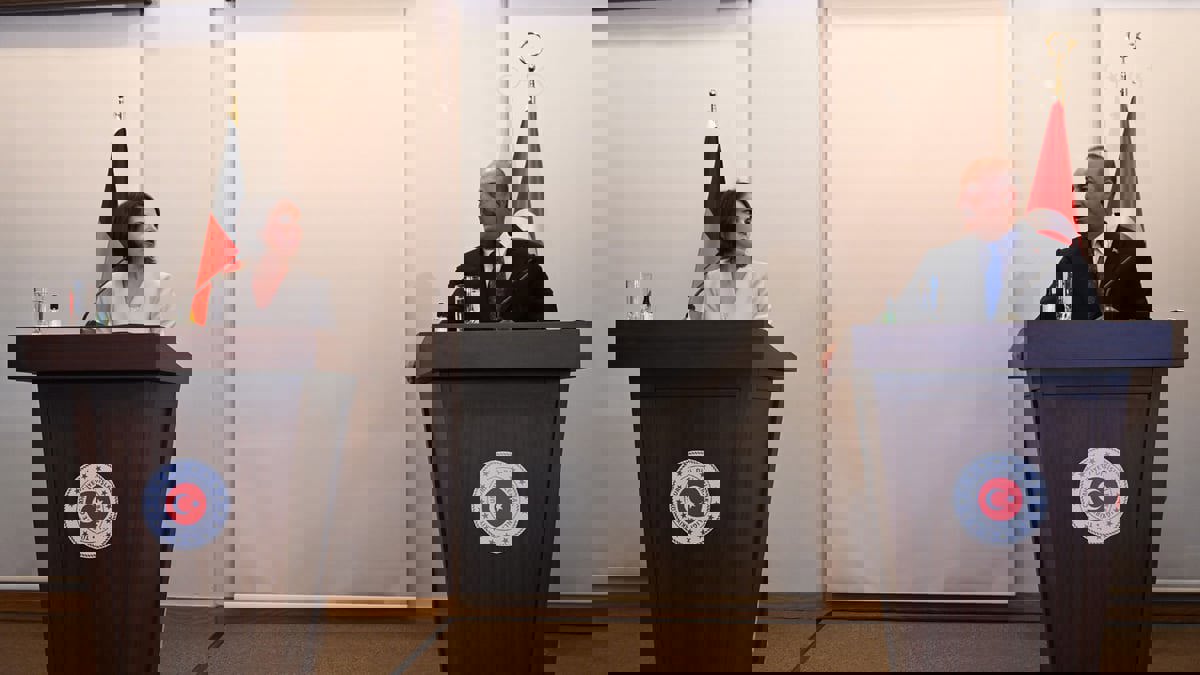 نقاش حاد بين بيربوك وتشاوش أوغلو حول حقوق الإنسان