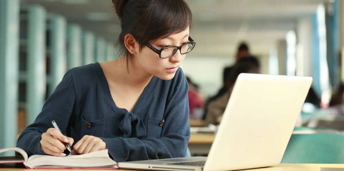 9 مواقع على الإنترنت توفر لك تعليمًا مجانيًا من أفضل الجامعات‎