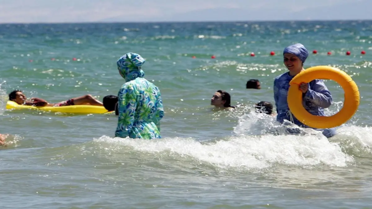 نزيلات فنادق في تونس يعتبرن حظر البوركيني تمييزا ضد المسلمات