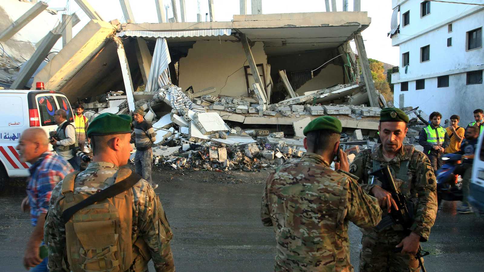 قتلى وإصابات ودمار هائل في استهداف الطبطبائي بلبنان (فيديو وصور)