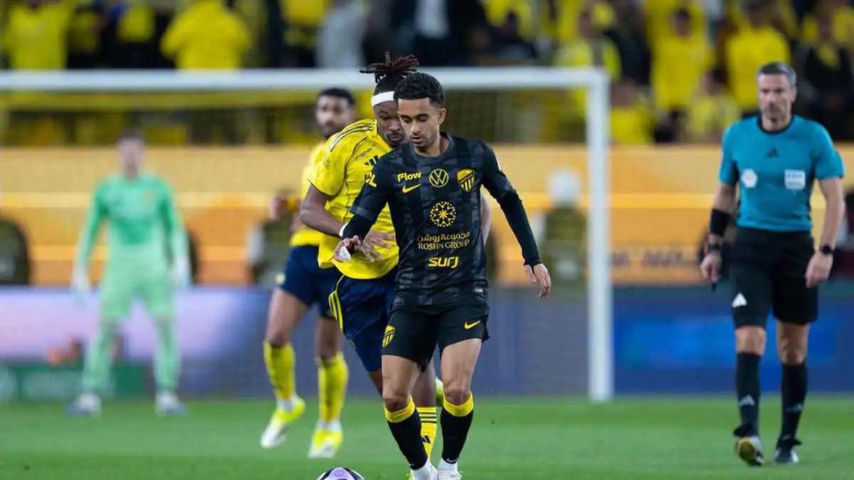 الاتحاد خسر بالتحكيم.. عبدالله فلاته يشن هجومًا كبيرًا على حكم الكلاسيكو (فيديو)