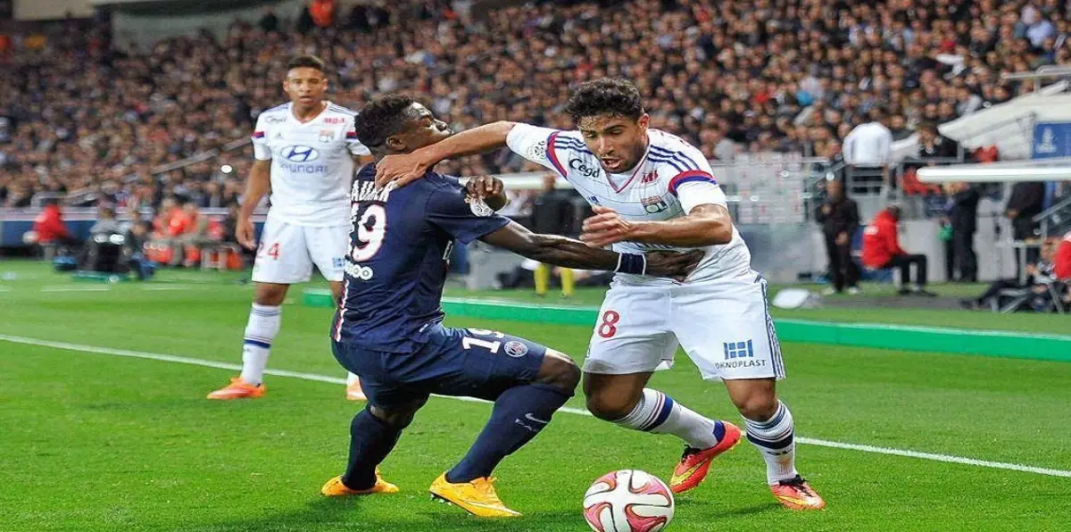 مباراة ليون وباريس سان جيرمان.. نبيل فقير يفتتح التسجيل بهدف رائع (فيديو)