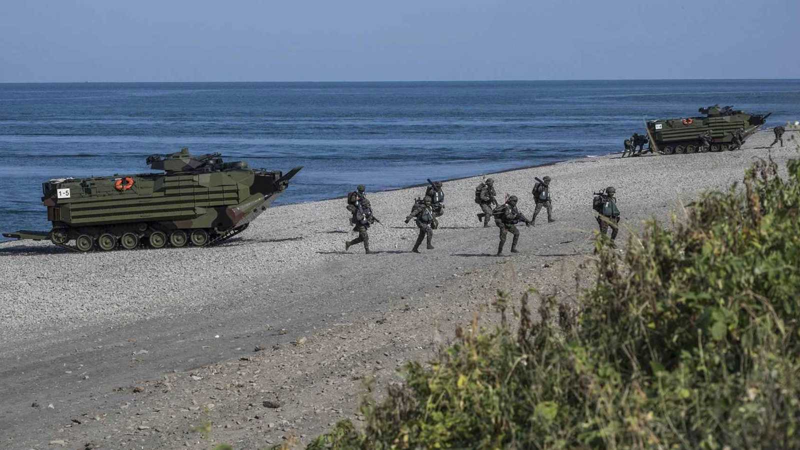 سفن برمائية ومطارات.. الصين تشيد منشآت "الطوارئ" تحسباً لغزو تايوان