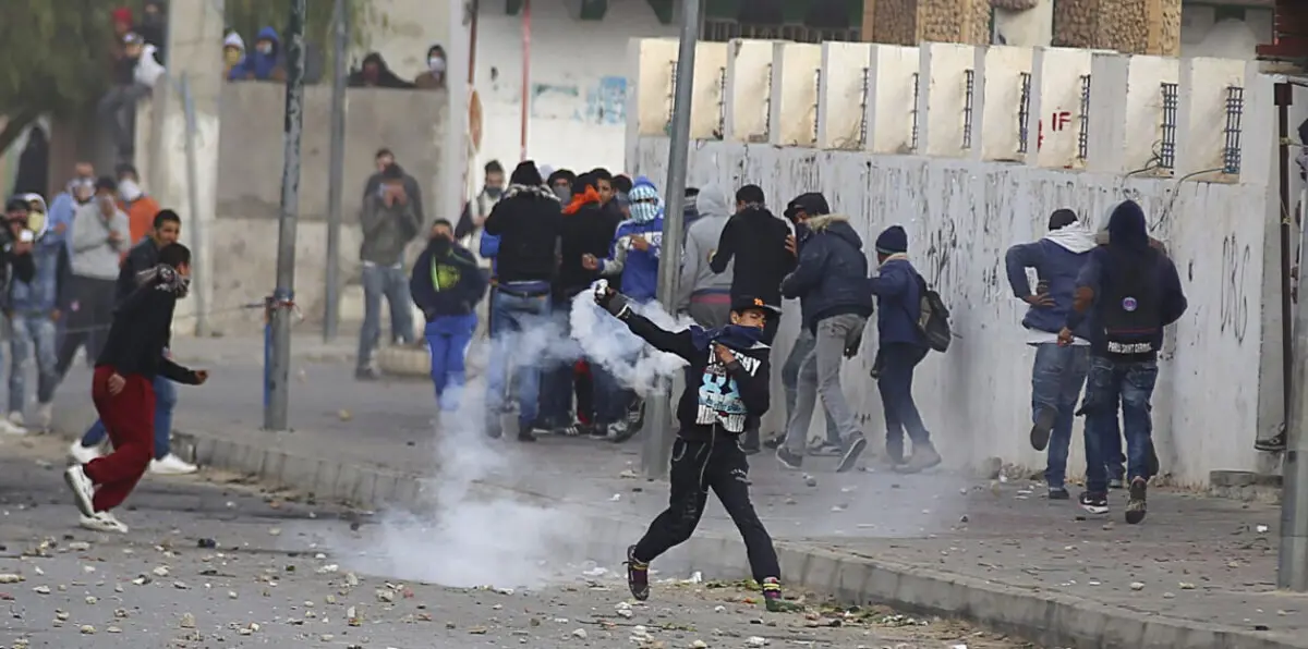 تونس.. سقوط أول قتيل في اتساع رقعة الاحتجاجات ضد غلاء المعيشة