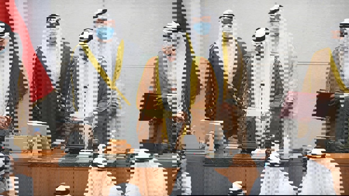 رويترز: "قانون الدين" أول اختبار اقتصادي لأمير الكويت الجديد