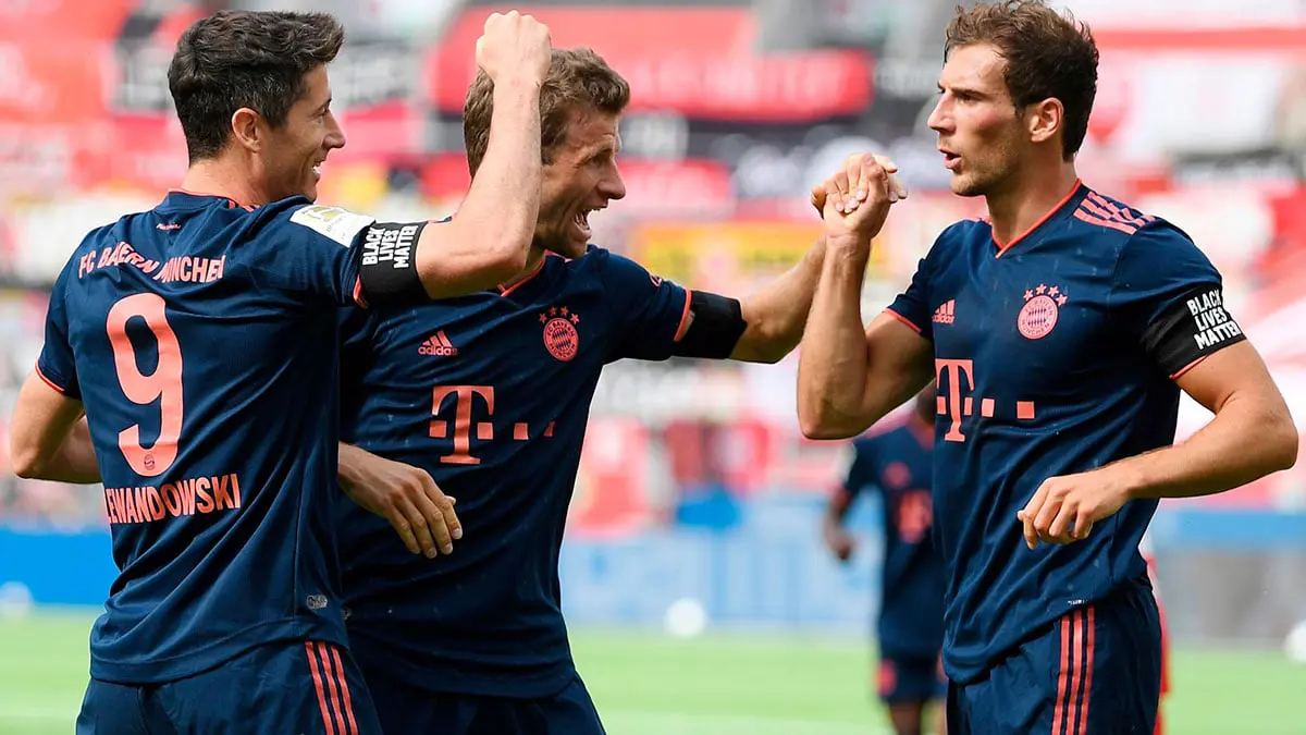 بايرن ميونخ يسقط باير ليفركوزن ويقترب بقوة من حصد لقب الدوري الألماني (فيديو)