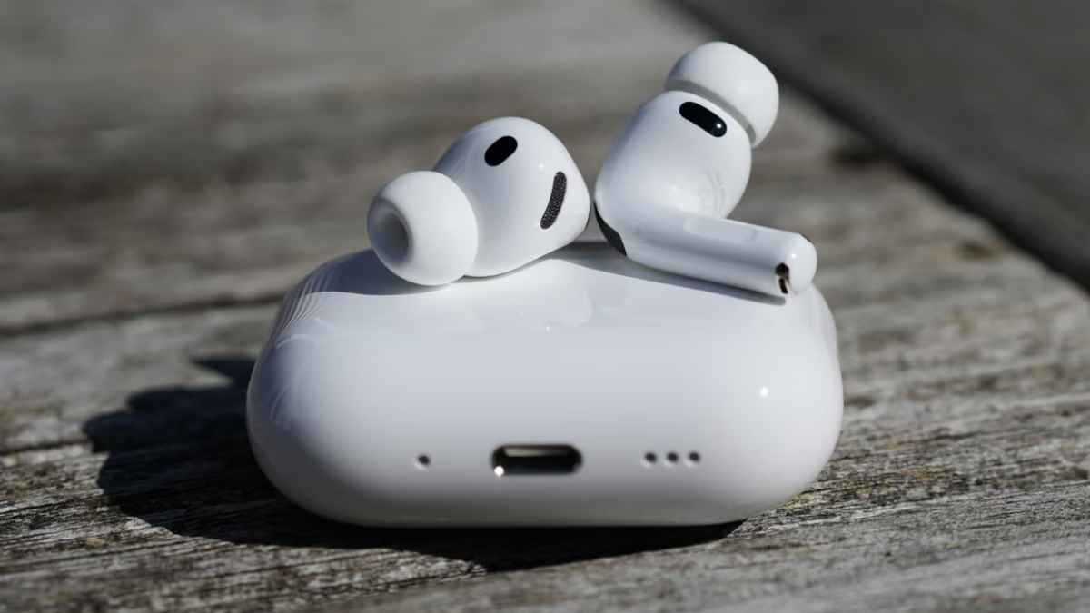 صفير مزعج يلاحق مستخدمي AirPods Pro 3.. هل اقتربت أبل من الحل؟