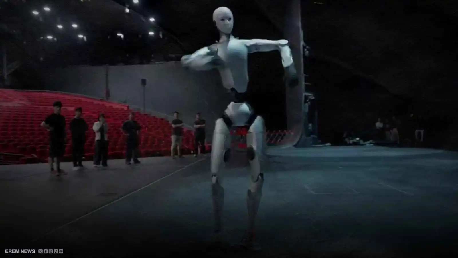 يتحرك كمقاتل محترف.. روبوت صيني يربك معادلات القوة (فيديو إرم)