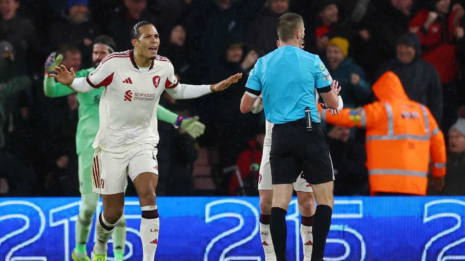 تقييم خادع.. ماذا قدم فان دايك في ظهوره الكارثي ضد بورنموث؟ 