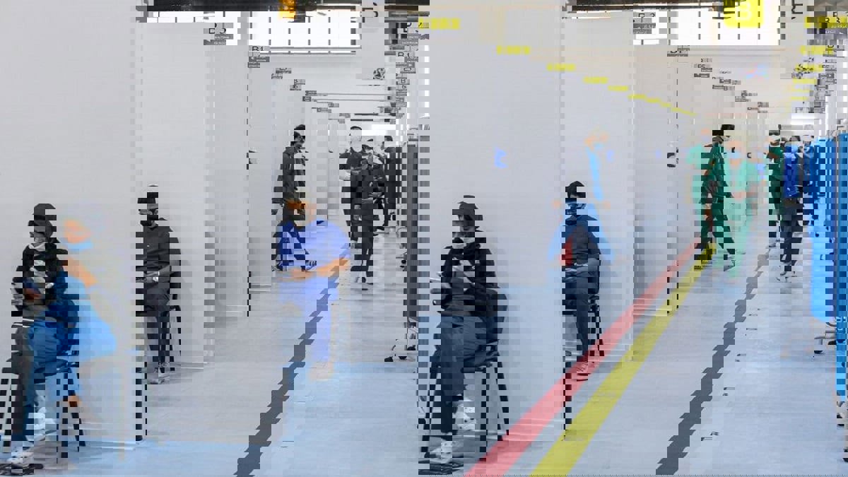 جدل في الكويت حول التفاوت في أعداد المواطنين والوافدين الذين تلقوا لقاح كورونا