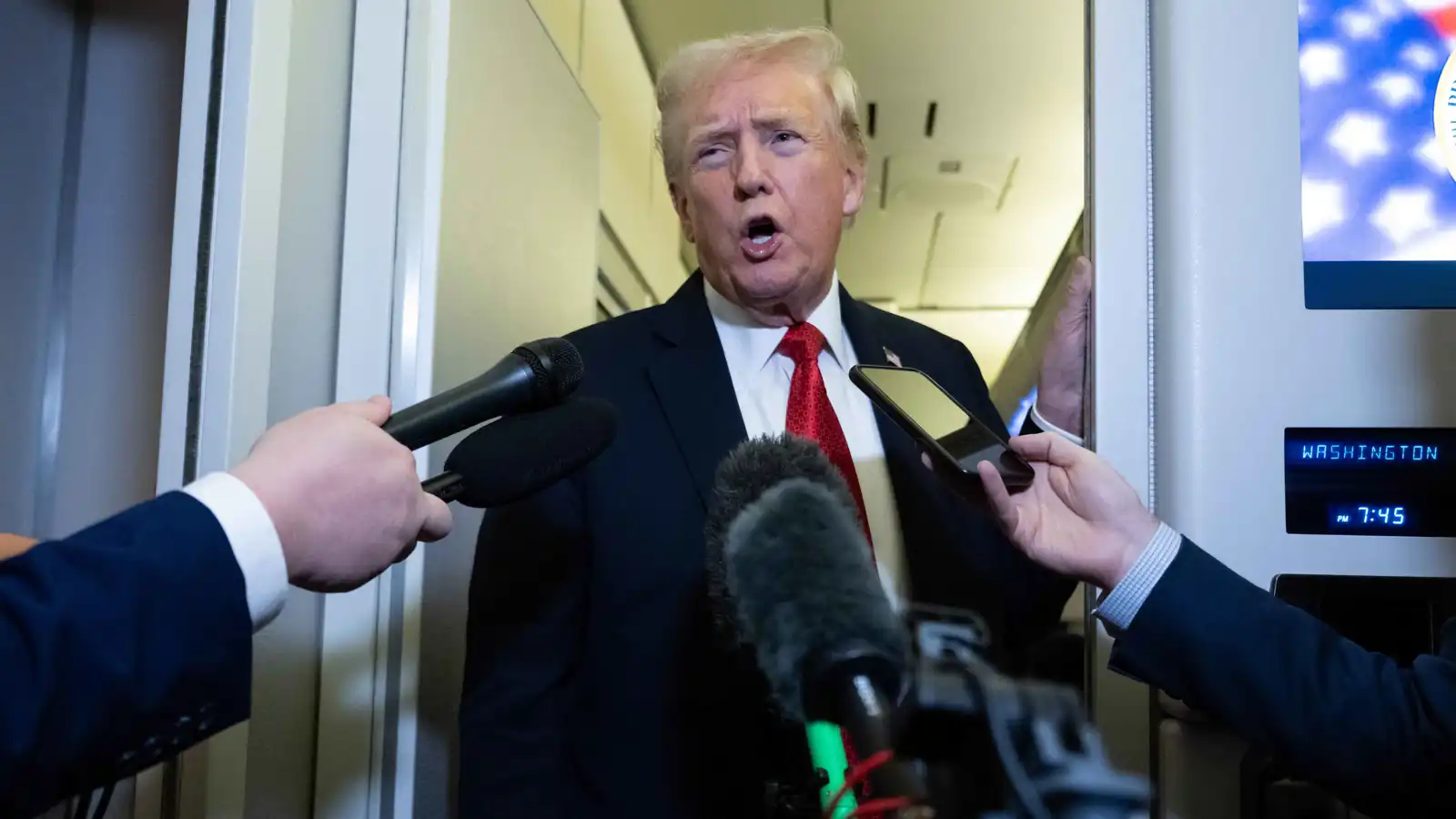 ترامب يقرر فرض رسوم جمركية إضافية على كولومبيا اليوم