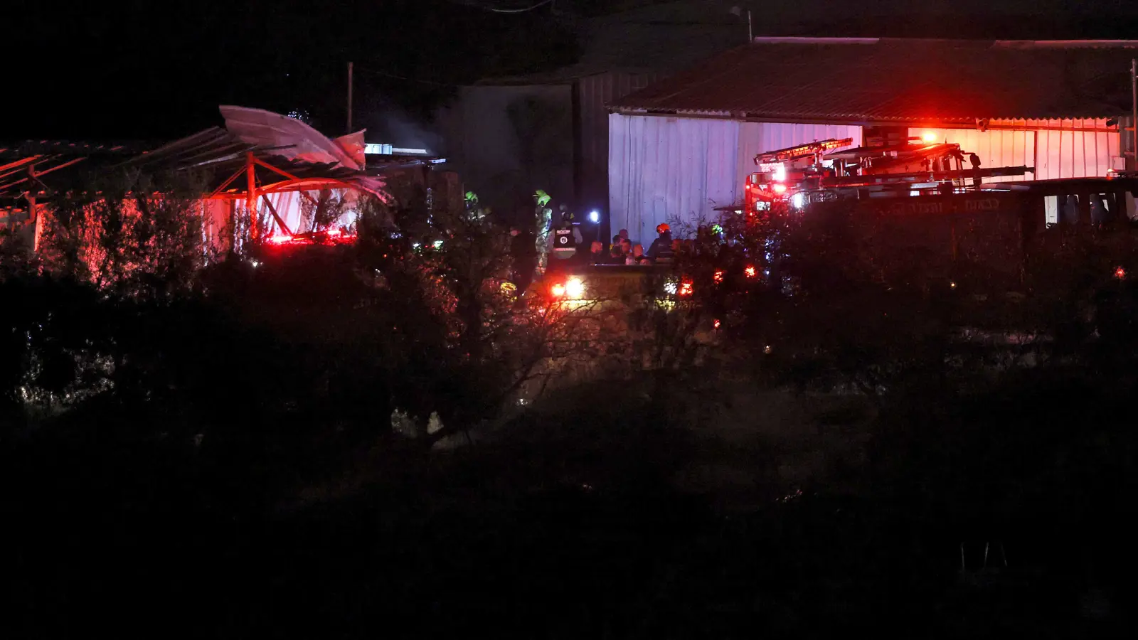 إعلام عبري: "أضرار جسيمة" جراء سقوط صواريخ في كريات شمونة