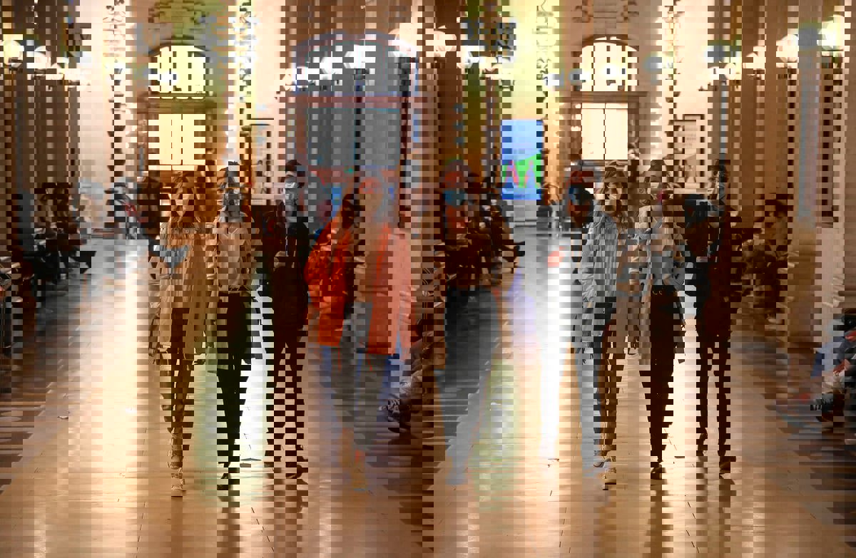 "تمييزي".. قانون الهجرة الجديد حاجز أمام الطلبة الأفارقة في فرنسا