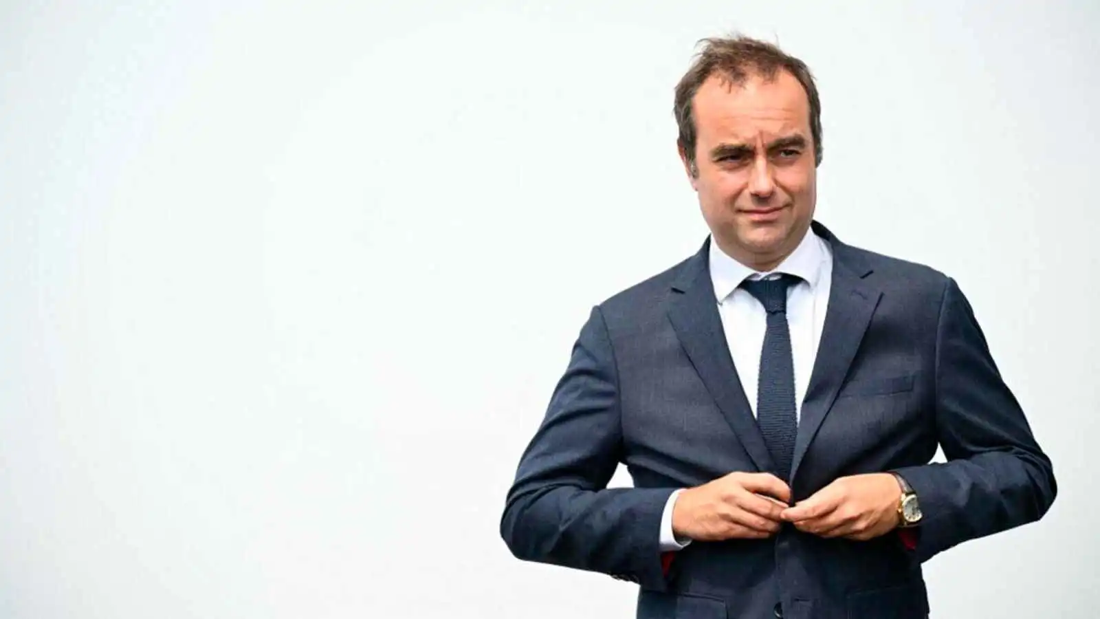 فرنسا.. رئيس الوزراء يعتزم فرض الميزانية "دون تصويت البرلمان"