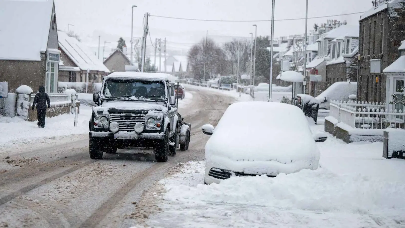 "عاصفة ضخمة".. أمريكا وبريطانيا تتأهبان لثلوج كثيفة (فيديو)