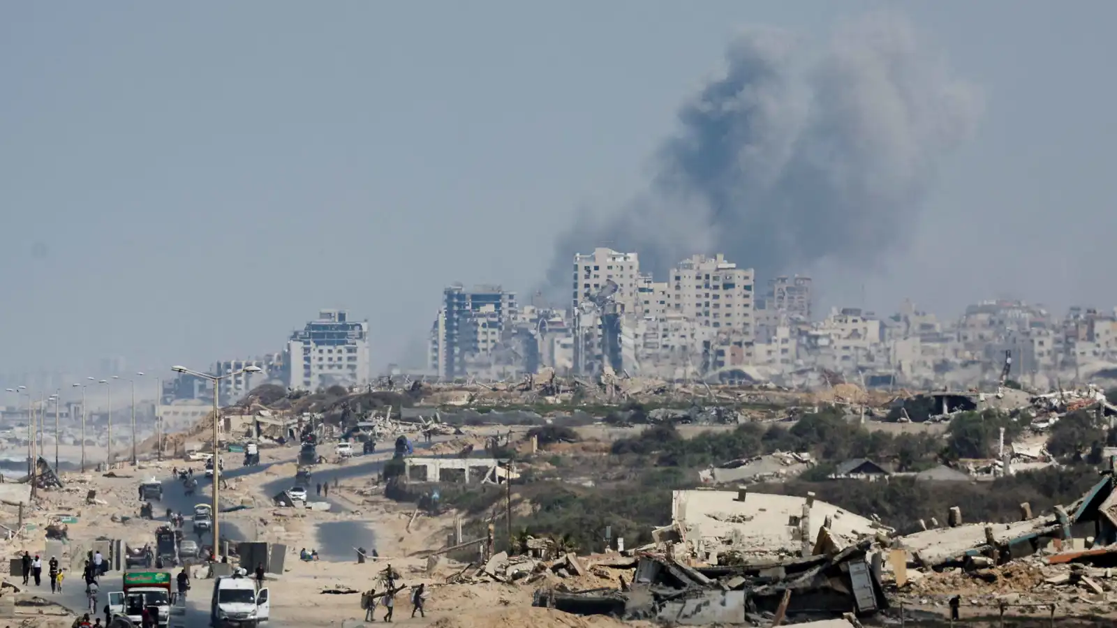 وسط غارات مكثفة.. الجيش الإسرائيلي يتمركز في قلب مدينة غزة