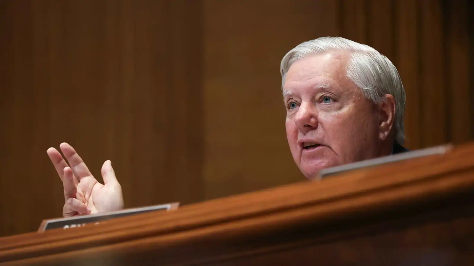 غراهام: واشنطن على بعد "أسابيع" من اتخاذ قرار بشأن إيران