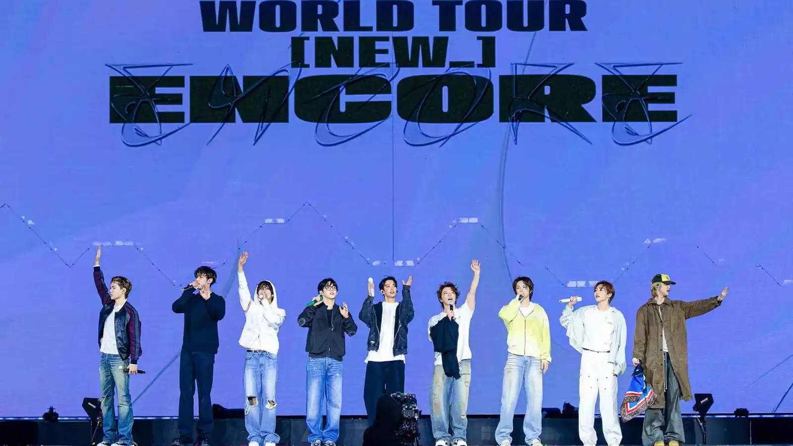 "Seventeen".. كيف استطاعت فرقة أصدقاء الصمود في عالم البوب؟