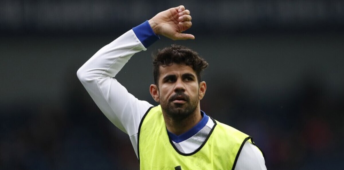 كوستا يبحث عن طعام في غرفة الصحفيين (صورة)