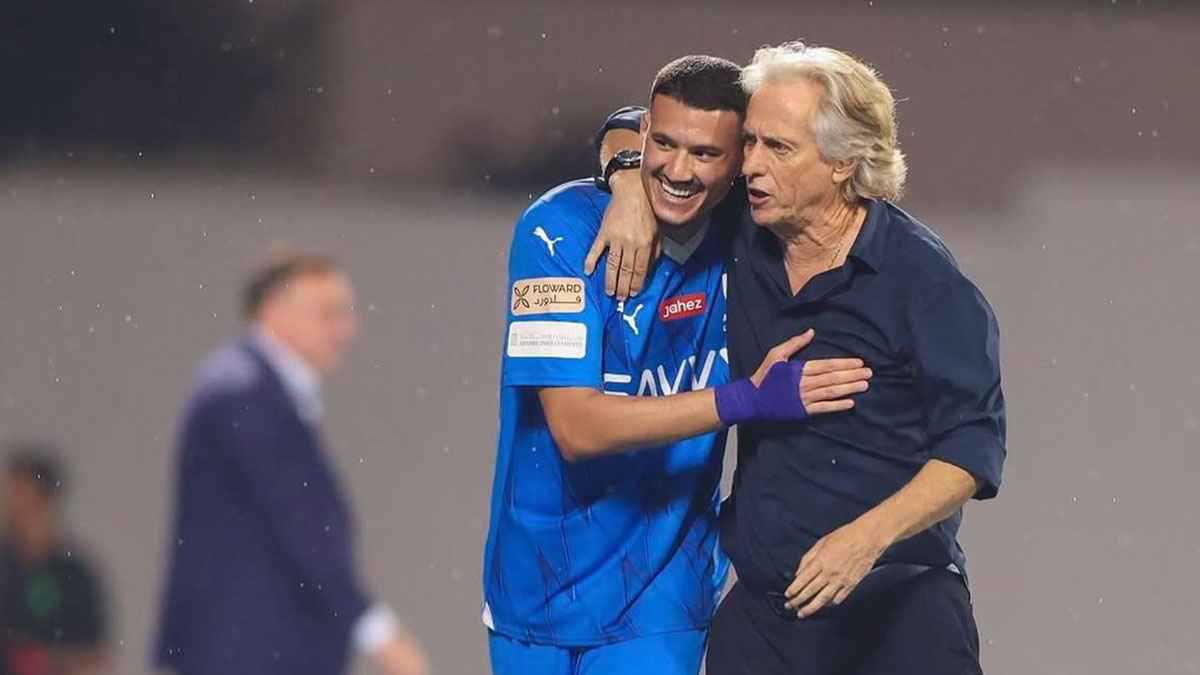 لحسم انتقاله إلى النصر.. عبد الله الحمدان يفاجئ الهلال