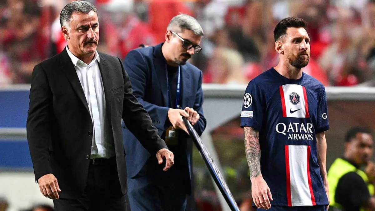 هل كان غاضبا؟ ميسي يتحدث مع مدربه كريستوف غالتييه بعد استبداله أمام بنفيكا