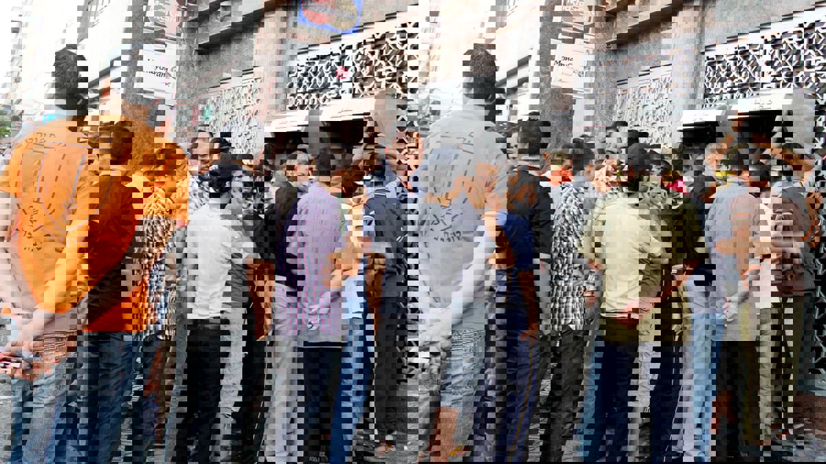 مع تفاقم مشاكلها المالية.. موظفو السلطة الفلسطينية يواجهون أزمة انقطاع الرواتب