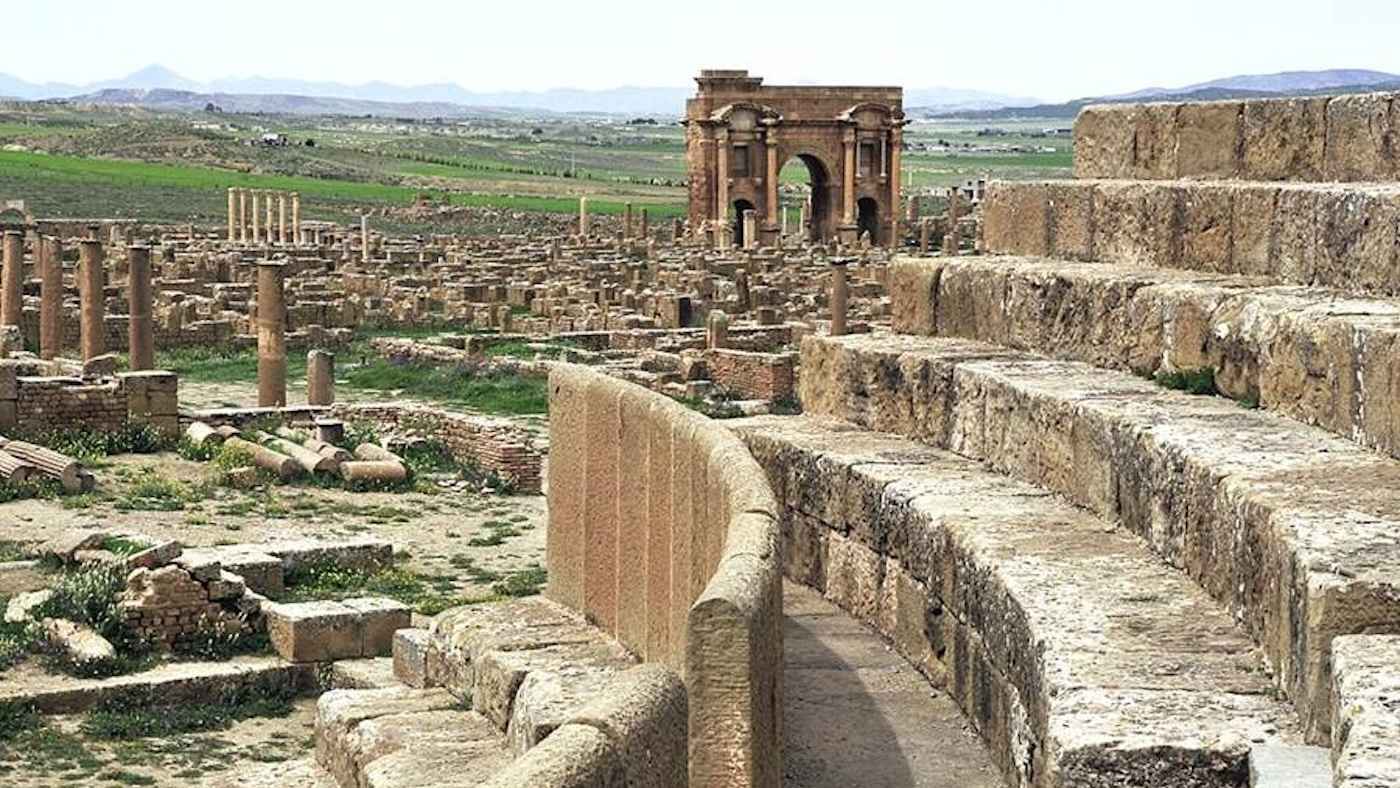 تيمقاد.. لؤلؤة الصحراء الجزائرية التي استعادتها الذاكرة بعد ألف عام (فيديو إرم)