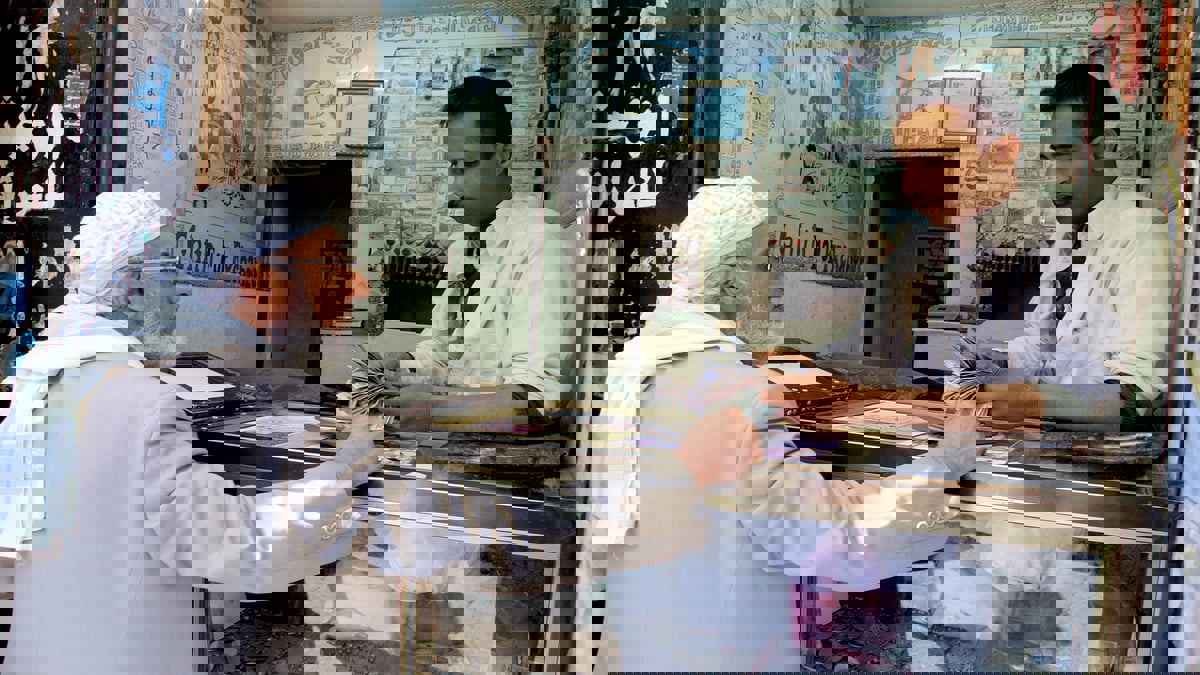 انقسام الريال اليمني يُفاقم معاناة المواطنين