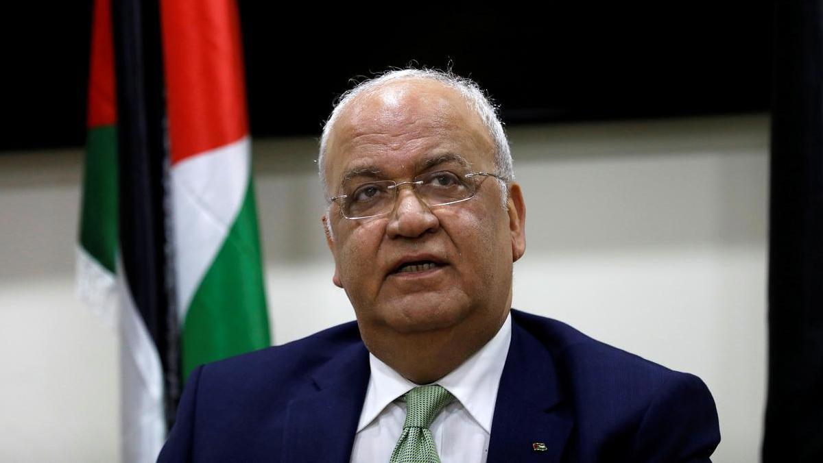 صائب عريقات يعلن وقف تبادل المعلومات مع الاستخبارات الأمريكية‎