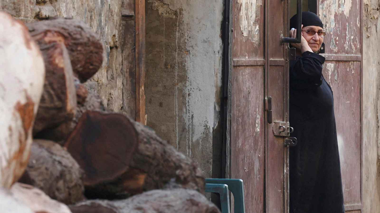 بسبب 60 دولاراً.. أستاذة جامعية تثير الجدل في مصر (فيديو)