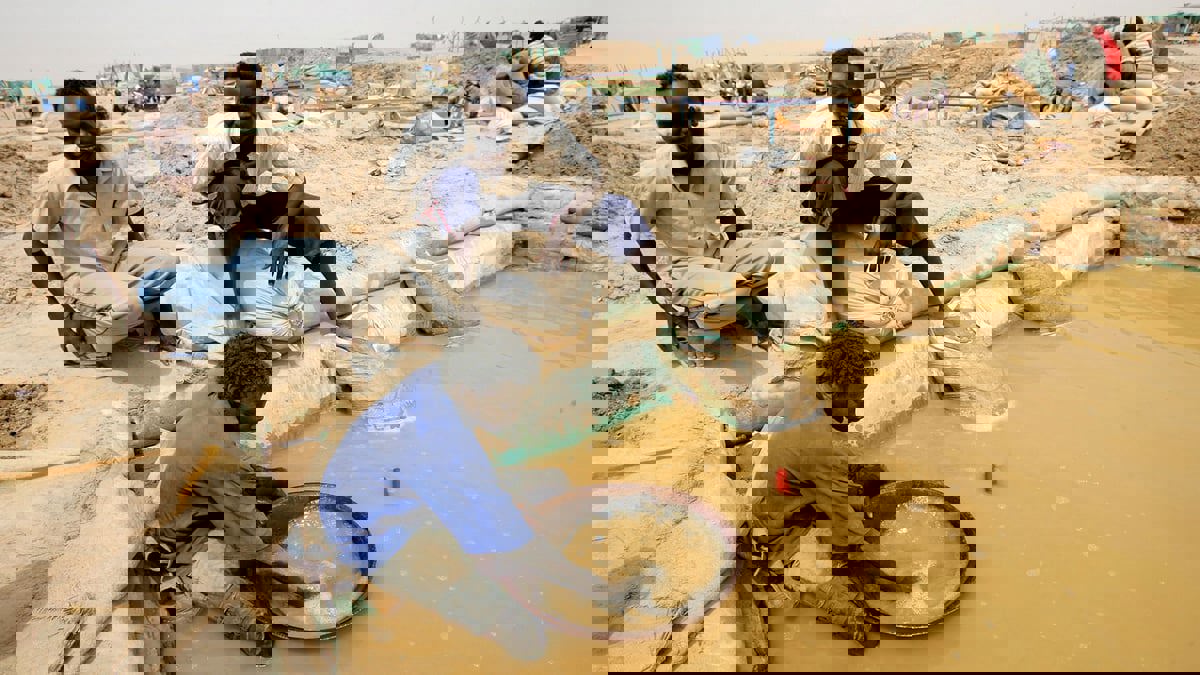 السودان.. مصرع 3 باحثين عن الذهب في انهيار منجم