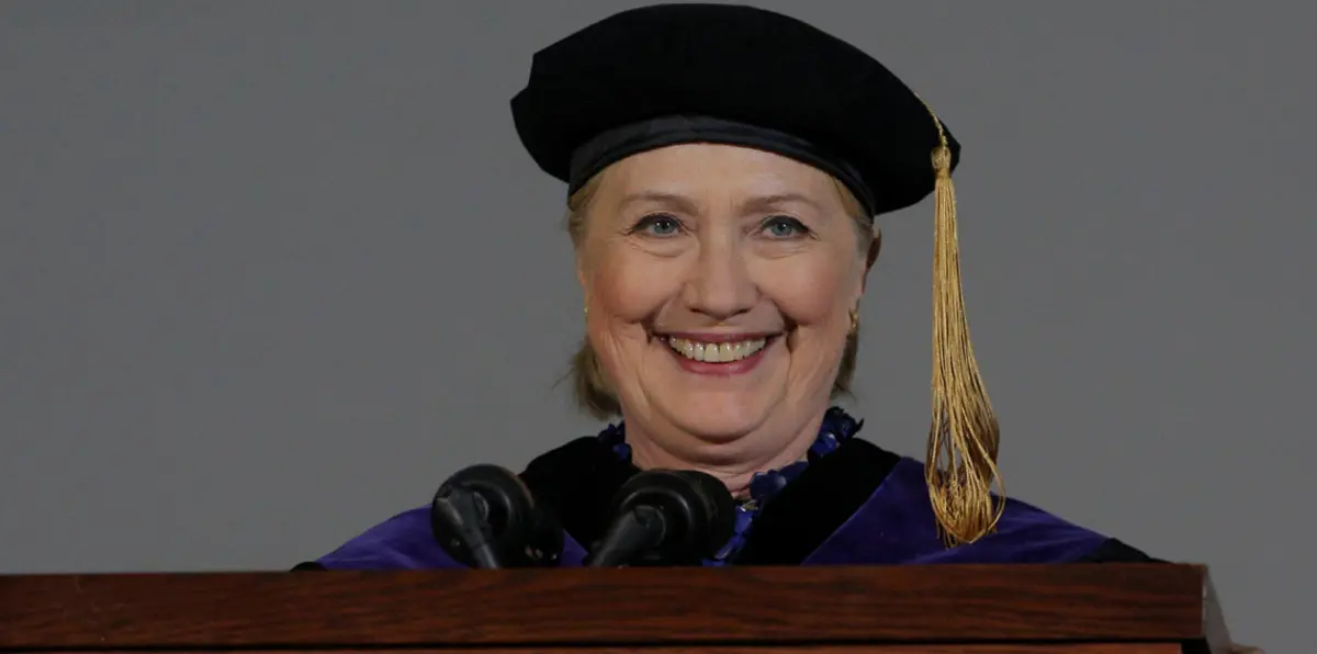 هيلاري كلينتون تتوقع استقالة ترامب بعد "فضيحة"