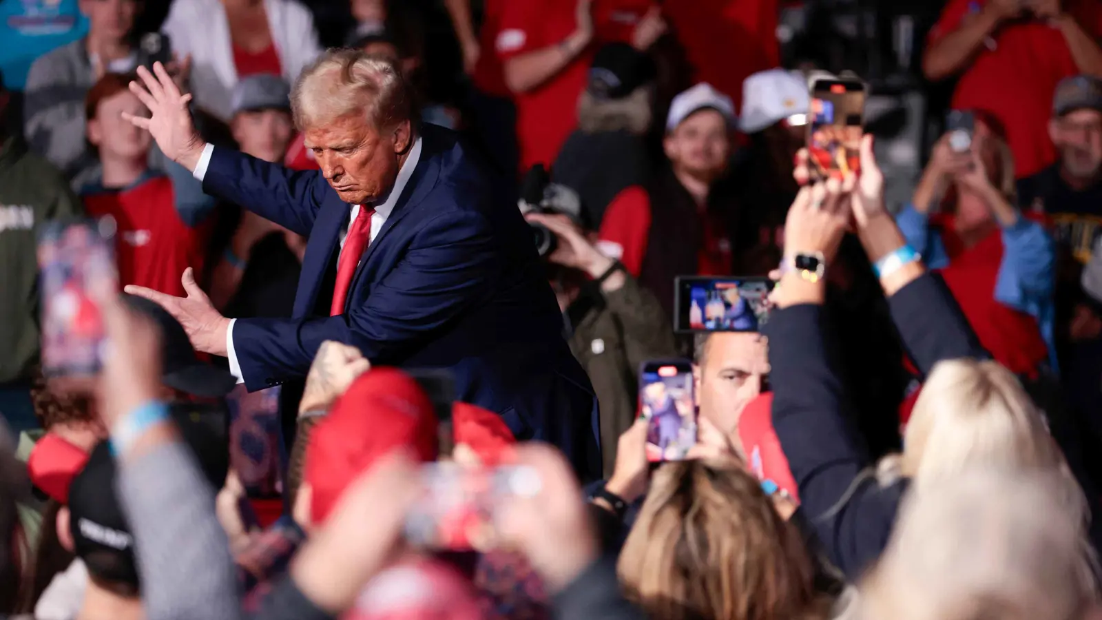 ترامب يحتفل بمرور 100 يوم على ولايته في ميشيغان