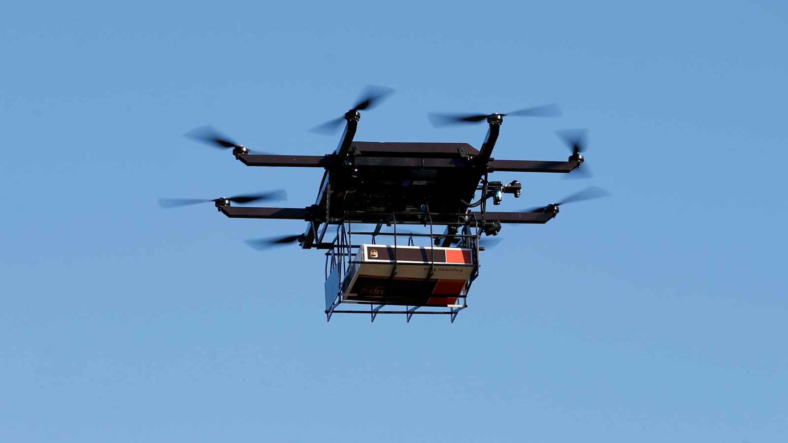 "تعمل بشكل قانوني".. البيت الأبيض يحسم جدل المسيرات الغامضة