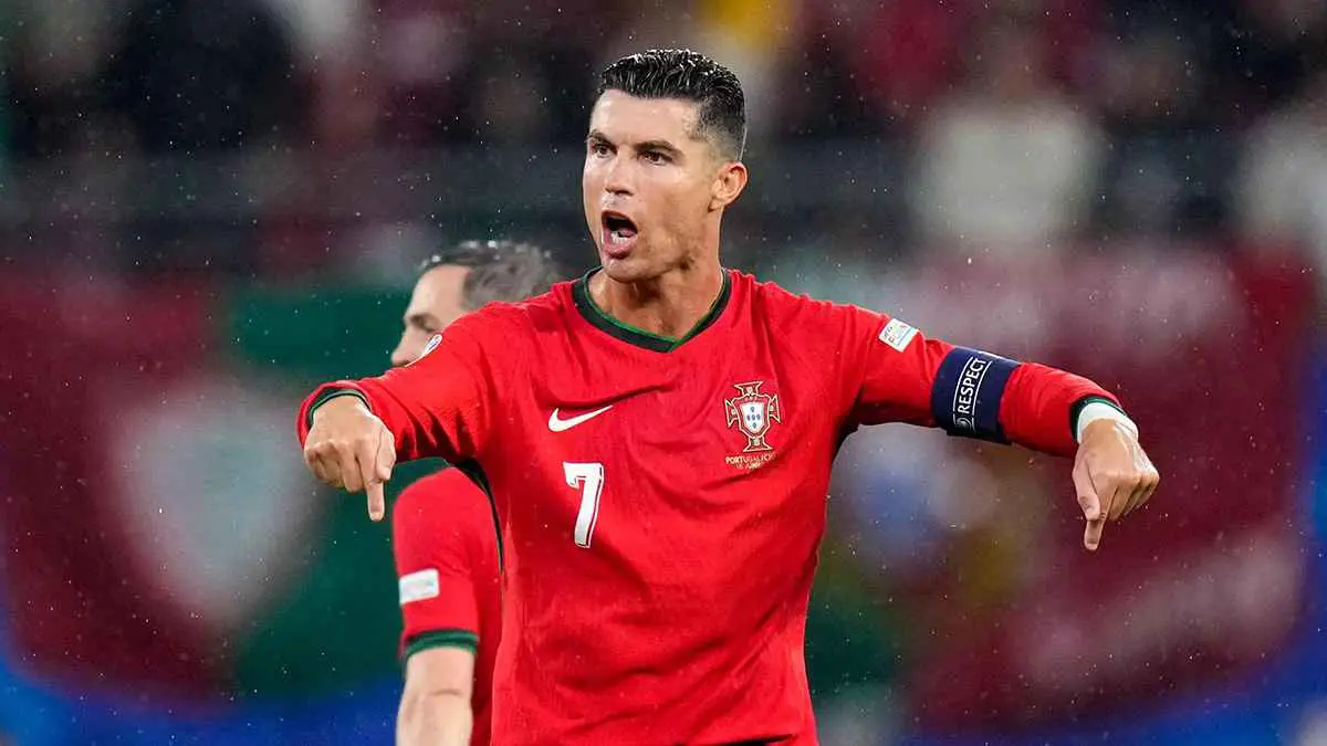 تهديد بالطرد.. الدنمارك تمنع ارتداء قميص كريستيانو رونالدو