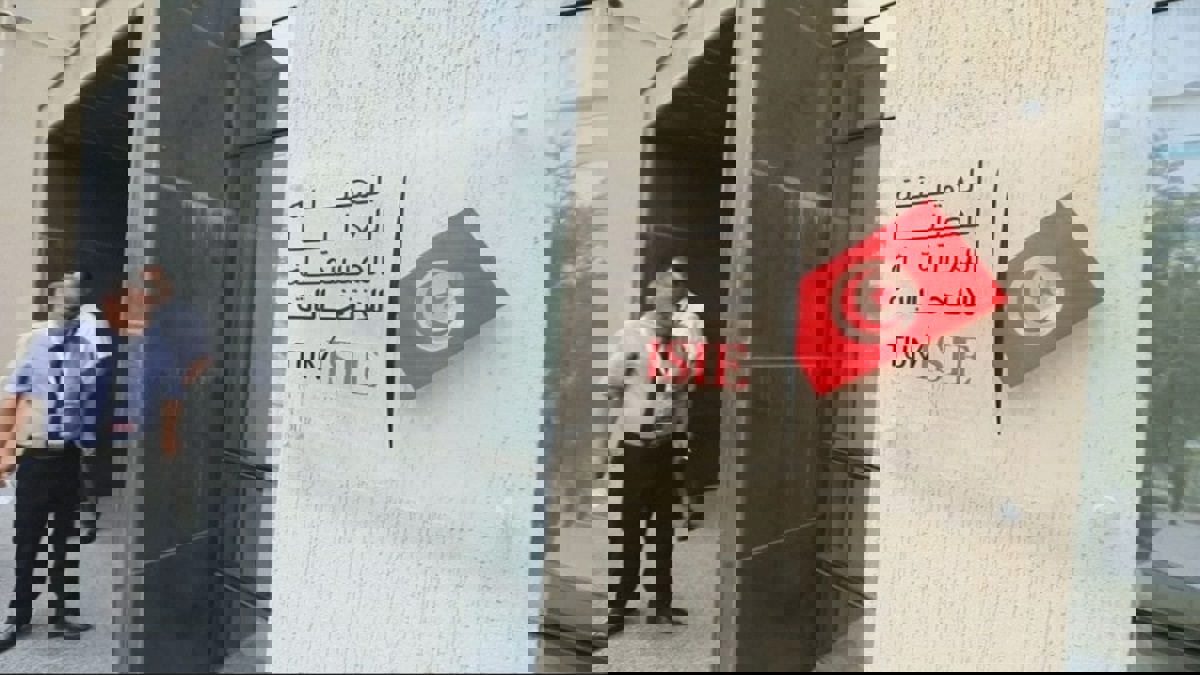 فضيحة التلاعب بتزكيات مرشحي الرئاسة في تونس تهدد نزاهة الانتخابات