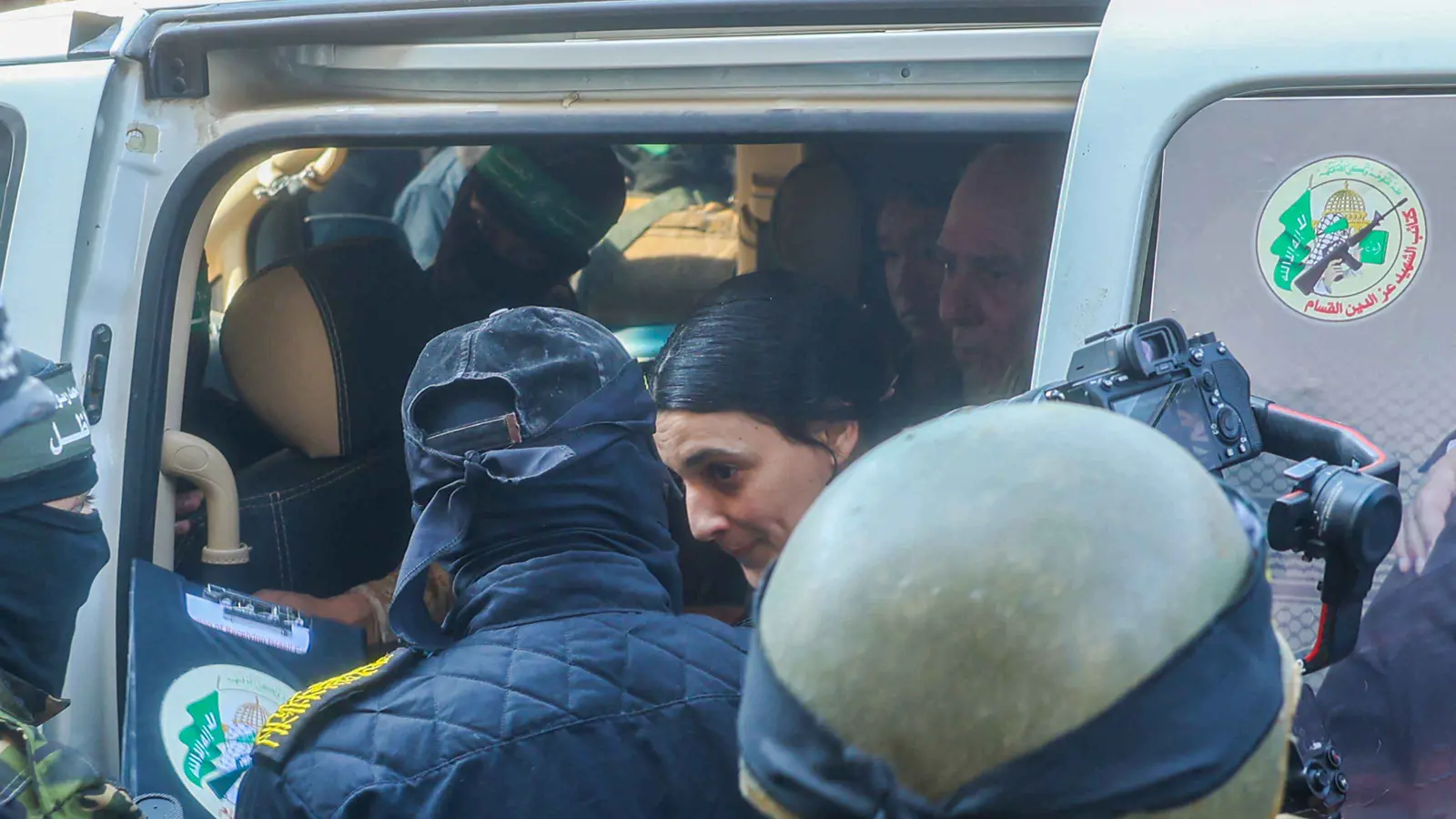 إسرائيل تتسلم جميع الرهائن ضمن "الدفعة 3" لأولى مراحل الصفقة (فيديو)