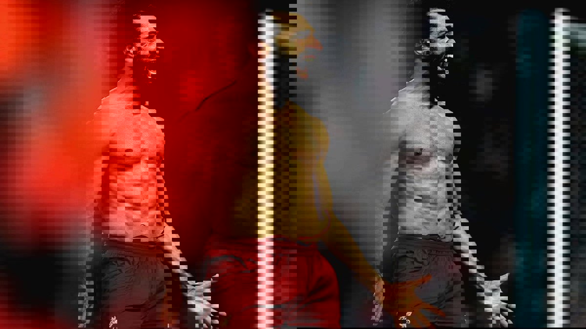 سوشيال ميديا الرياضة: محمد صلاح يستعرض عضلات بطنه.. وأسرة نجم يوفنتوس في الحجر الصحي 